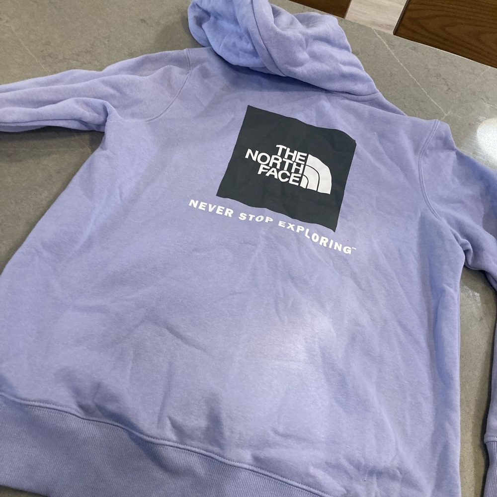 Like new condition, Large North face lavender sweater